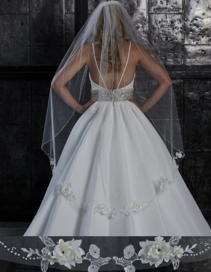 Miss Veil( ミスヴェール) Embellished leaf and vine Coco bridal veil by Justine M